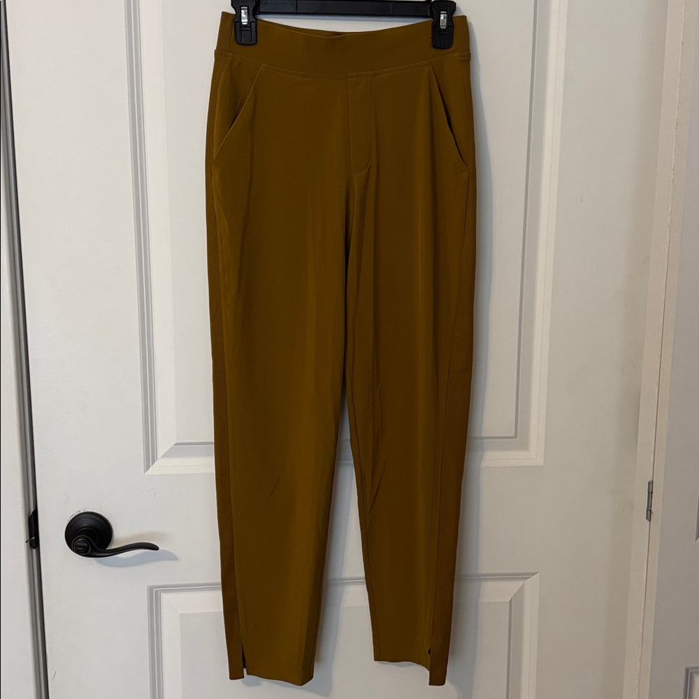 Athleta Brooklyn Pant.  Mustard Gold Size 0. Featherlight fabric!